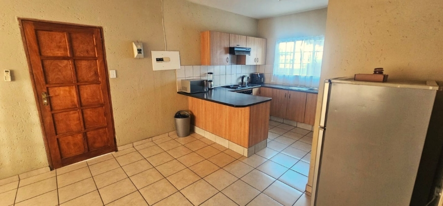 To Let 2 Bedroom Property for Rent in Waterval East North West